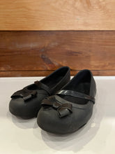 Load image into Gallery viewer, Crocs Black Shoes Size J1
