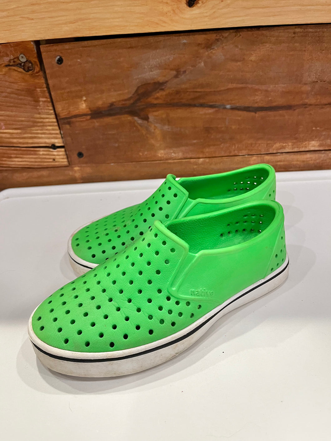 Native Green Shoes Size J1