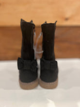 Load image into Gallery viewer, Cat &amp; Jack Black Boots Size 8
