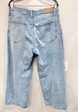 Load image into Gallery viewer, Madewell Wide-Leg Jeans Size 31
