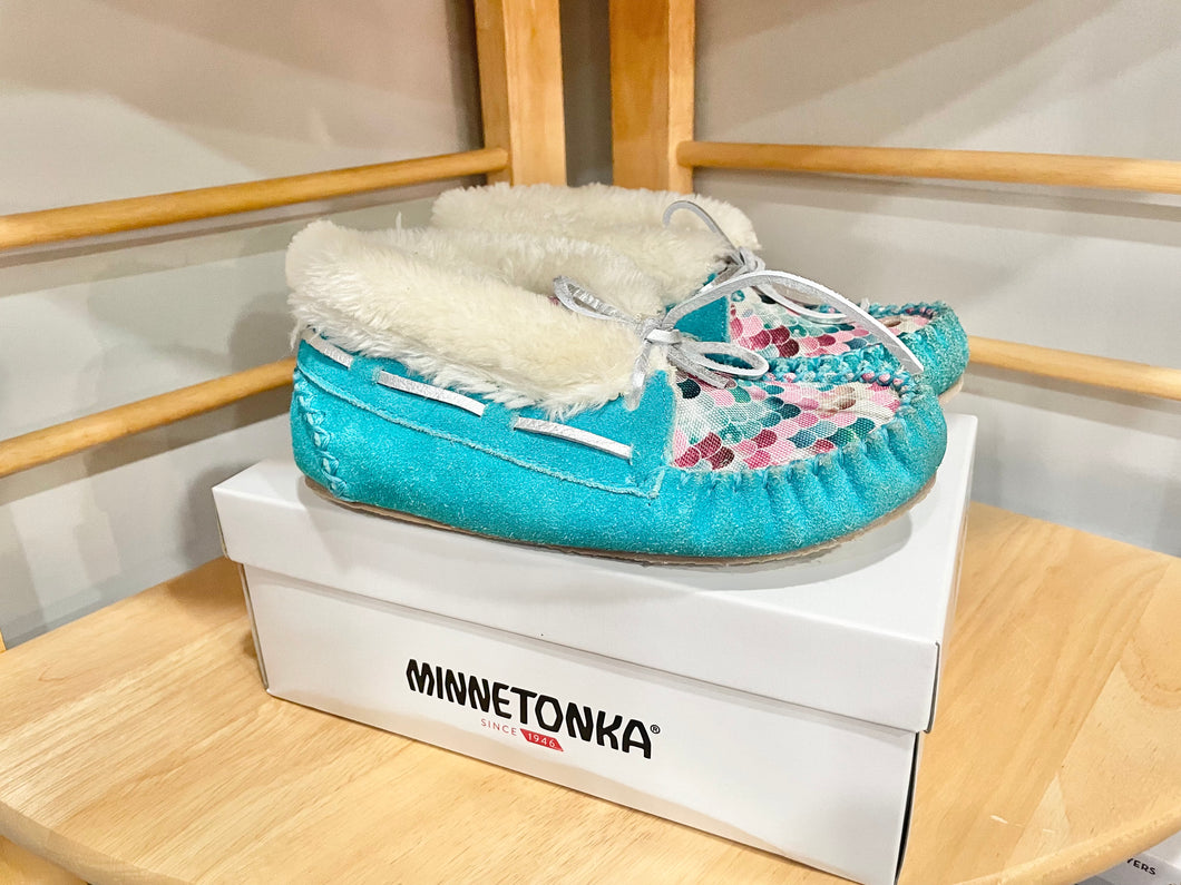 Minnetonka Mermaid Scales Slippers Size 3 Youth