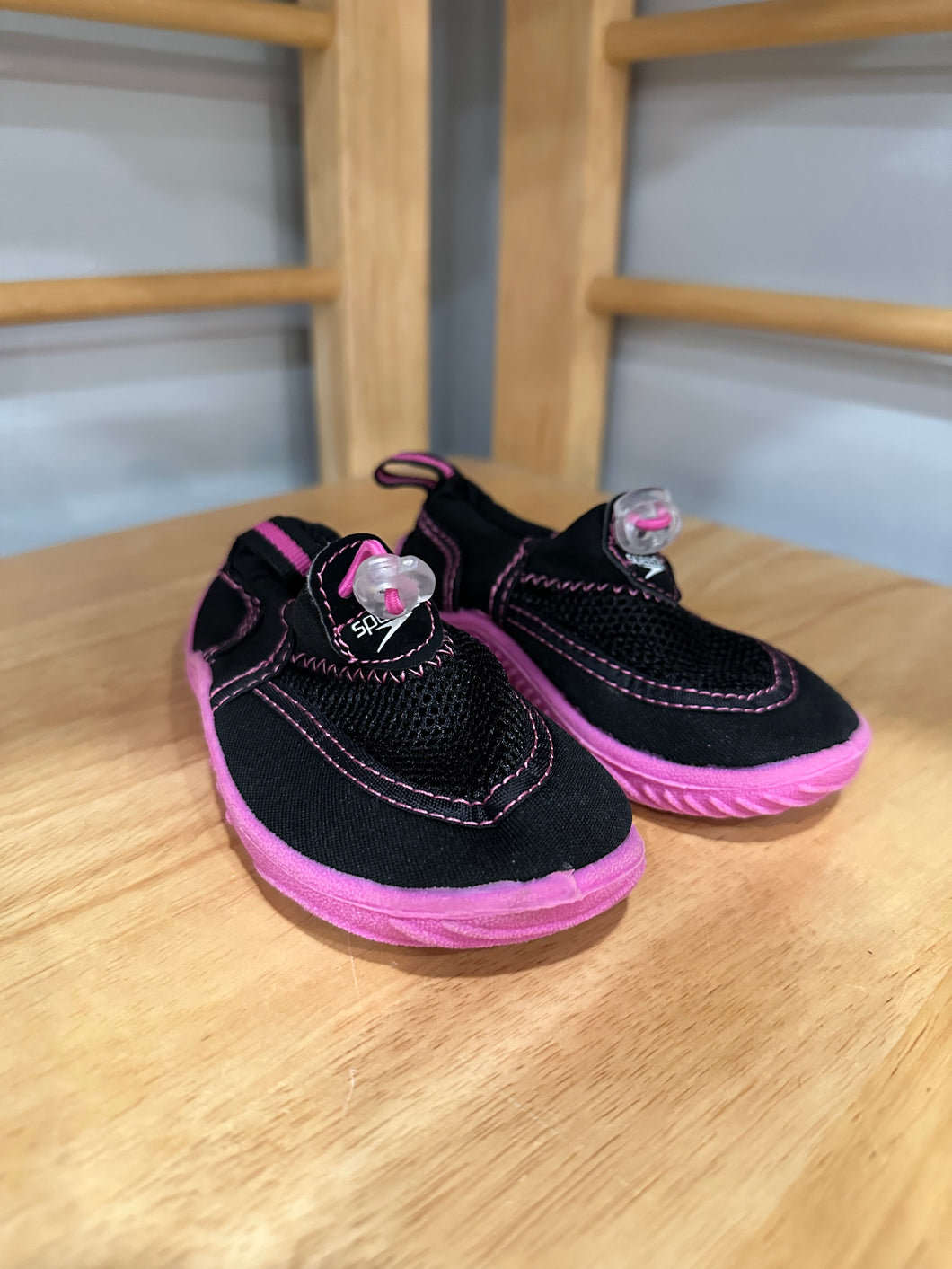 Speedo Pink & Black Water Shoes Size 5/6